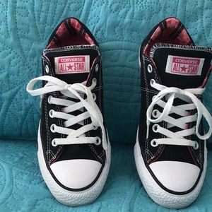 Converse Tennis Shoes